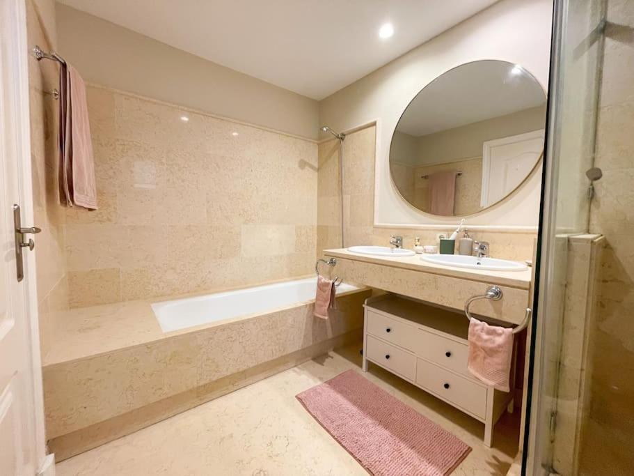 Luxurious 2 Bedroom Apartment With Spa Facilities Benahavis Bagian luar foto